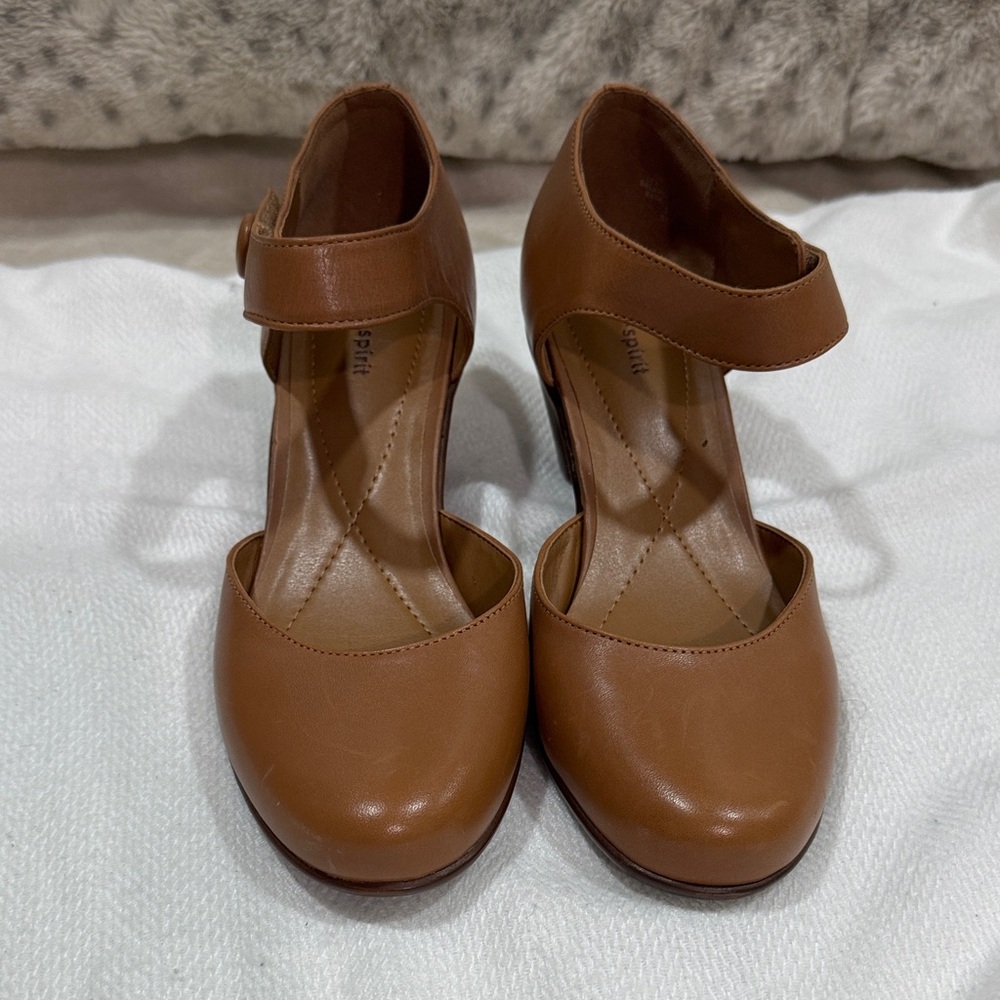 Easy Spirit Tan Mary Jane Heels